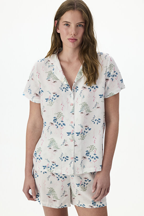 Kırık Beyaz Petal Mist Çiçekli Kısa Kollu Gömlek Şort Pijama Takımı
